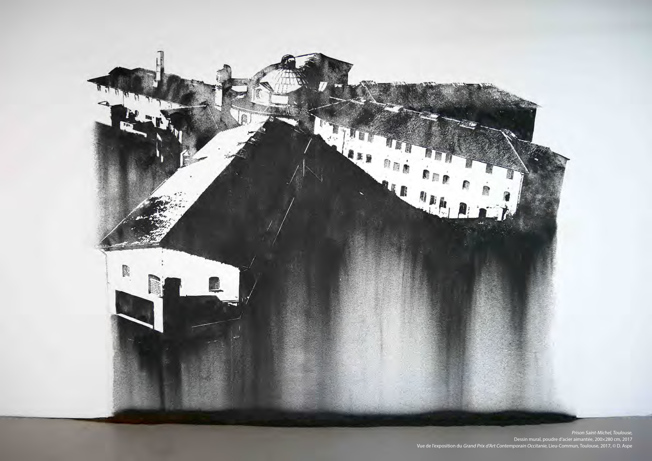 Oeuvre à la limaille de fer de l'artiste Nicolas Daubanes représentant la prison saint-Michel à Toulouse